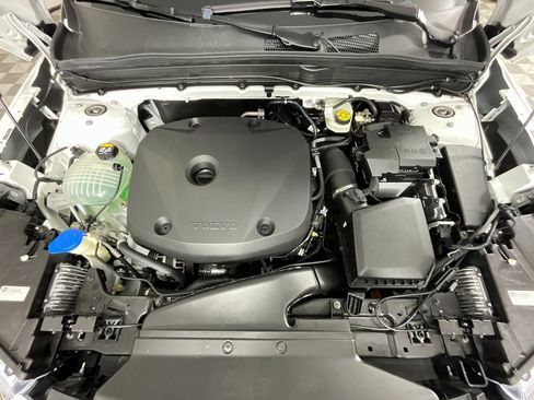 Used 2021 Volvo XC40 T5 Momentum w/ Premium Package image 28