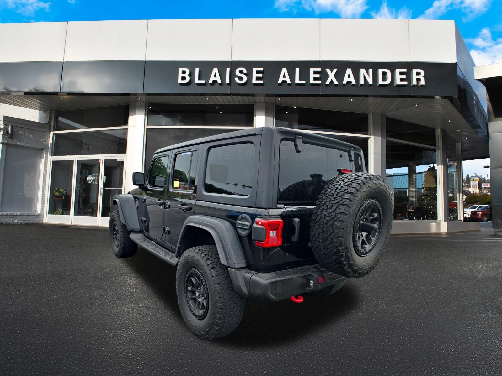 Used 2022 Jeep Wrangler Unlimited Rubicon w/ Xtreme Recon 35" Tire Package AWD/4WD image 7