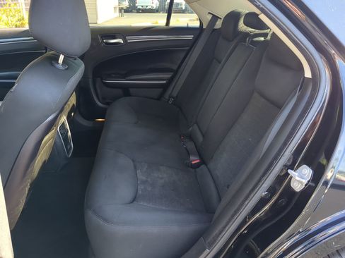 Used 2019 Chrysler 300 Touring w/ Sport Appearance Package image 17