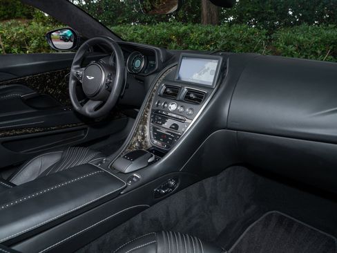 Used 2019 Aston Martin DB11 Volante image 17