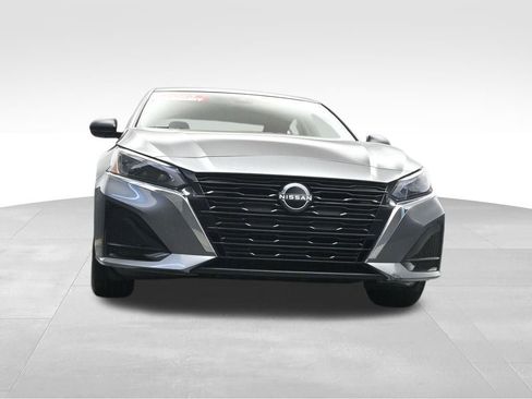 Used 2025 Nissan Altima 2.5 SV FWD image 30