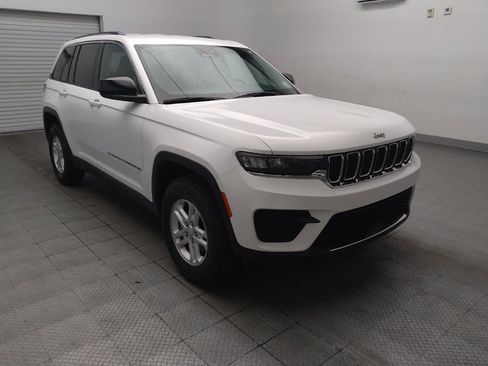 Used 2024 Jeep Grand Cherokee Laredo RWD image 13