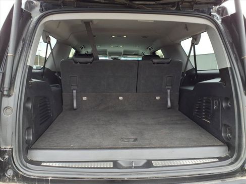 Used 2020 Chevrolet Suburban LT image 9