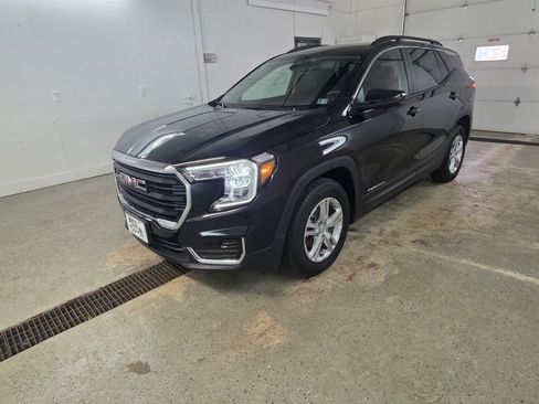 Used 2023 GMC Terrain SLE w/ Driver Convenience Package AWD/4WD image 3