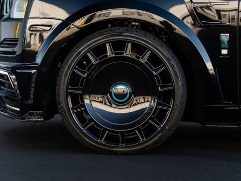 Used 2023 Rolls-Royce Cullinan Black Badge image 8