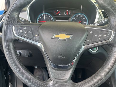 Used 2021 Chevrolet Equinox LS image 19