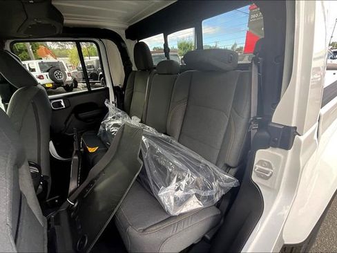 New 2025 Jeep Gladiator Sport image 10