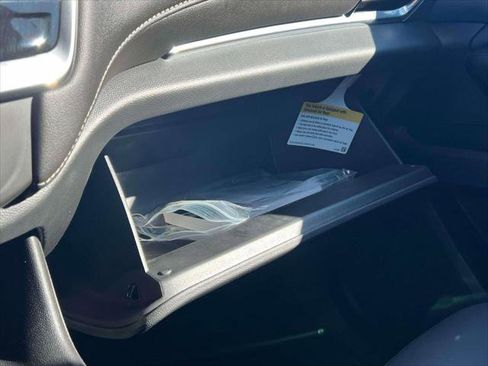 Used 2023 Chevrolet Traverse LT image 29