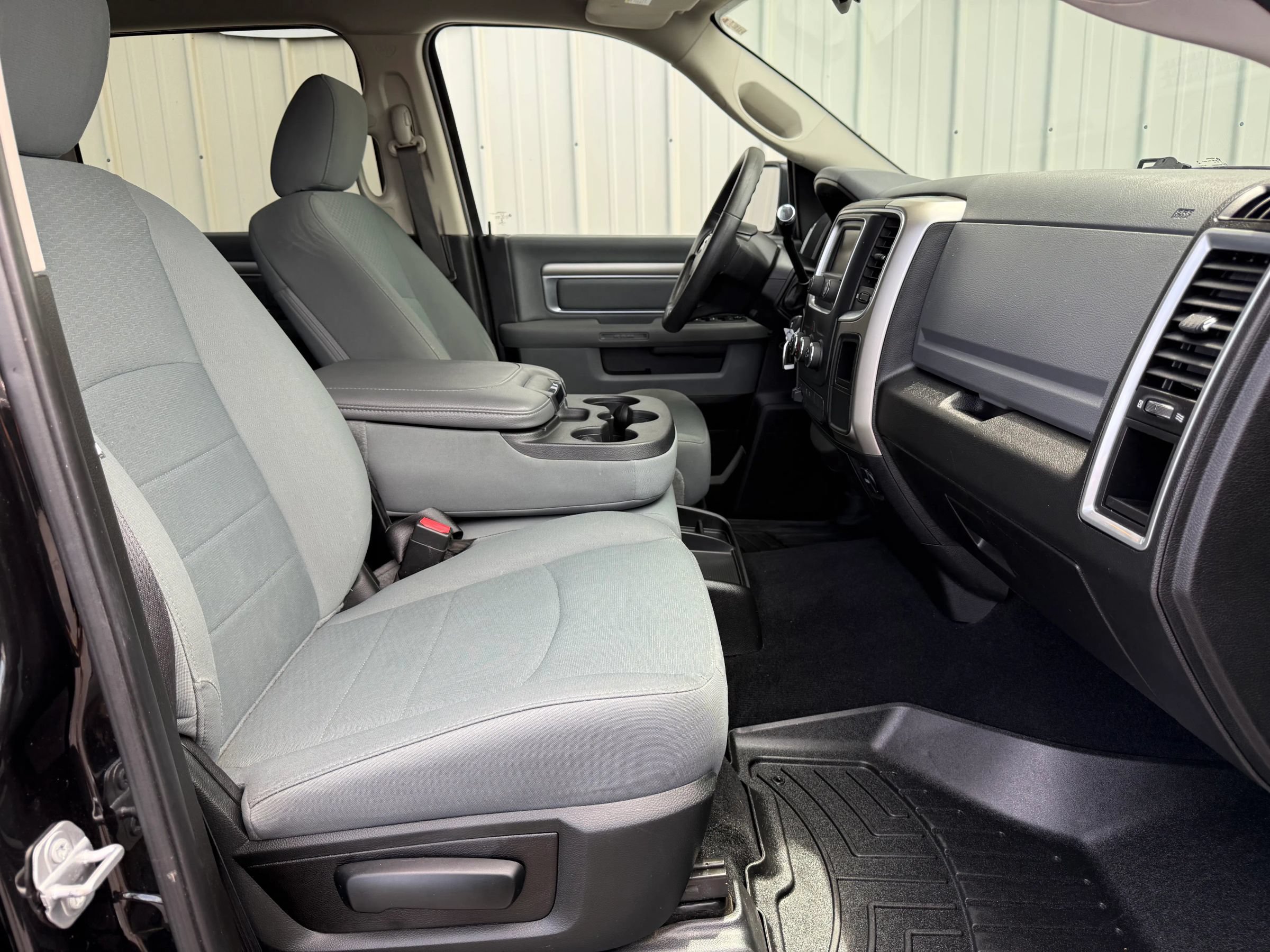 Used 2018 RAM 2500 SLT AWD/4WD image 30