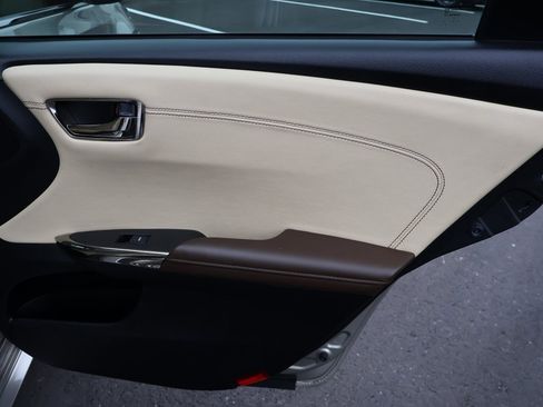 Used 2013 Toyota Avalon Limited image 14