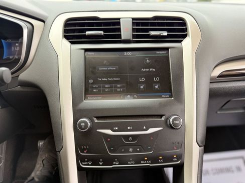 Used 2015 Ford Fusion SE w/ Equipment Group 202A FWD image 17