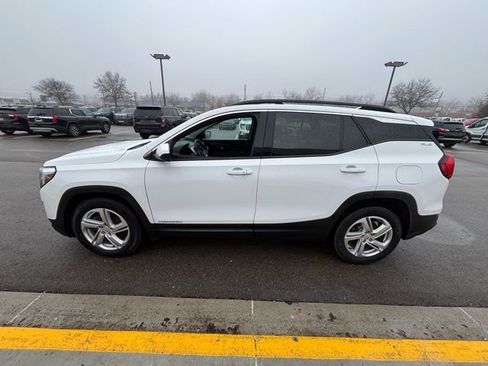 Used 2018 GMC Terrain SLE w/ Driver Convenience Package image 10