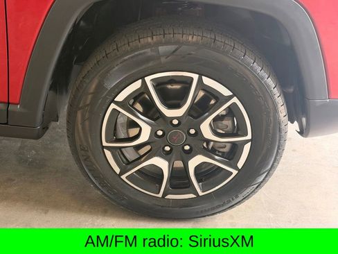 Used 2025 Jeep Compass Trailhawk AWD/4WD image 2