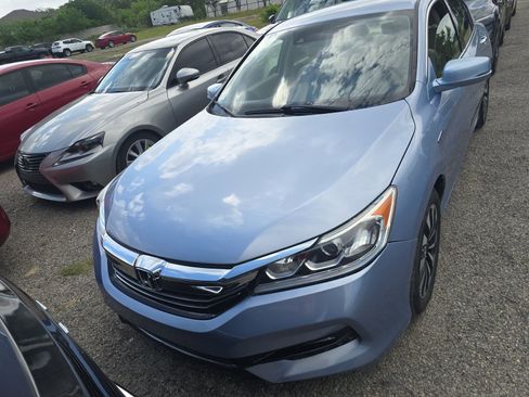Used 2017 Honda Accord Hybrid Sedan image 2