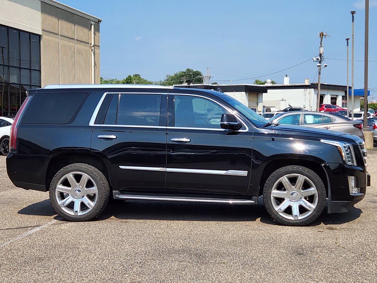 Used 2018 Cadillac Escalade Premium Luxury AWD/4WD image 10