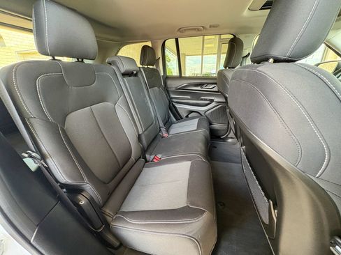 Used 2023 Jeep Grand Cherokee Laredo w/ Luxury Tech Group I AWD/4WD image 25