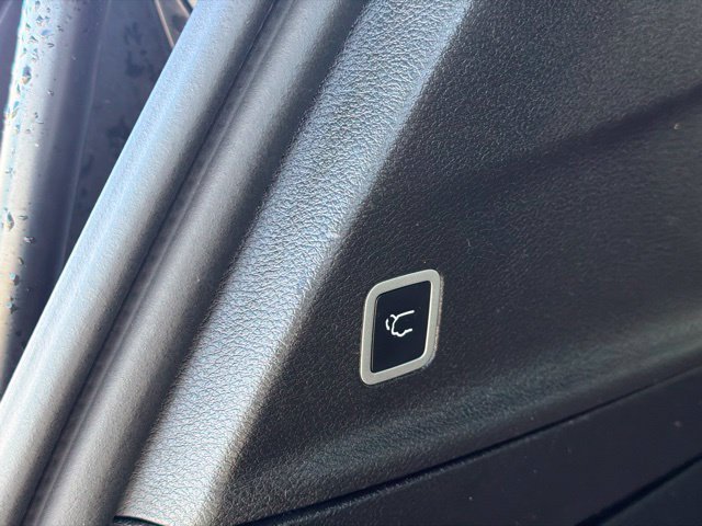 Used 2025 Chrysler Pacifica Select FWD image 13