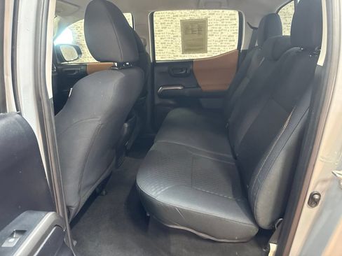 Used 2020 Toyota Tacoma SR5 AWD/4WD image 13