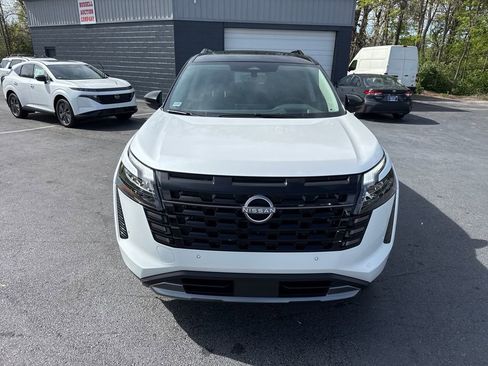 New 2026 Nissan Pathfinder Platinum FWD image 8