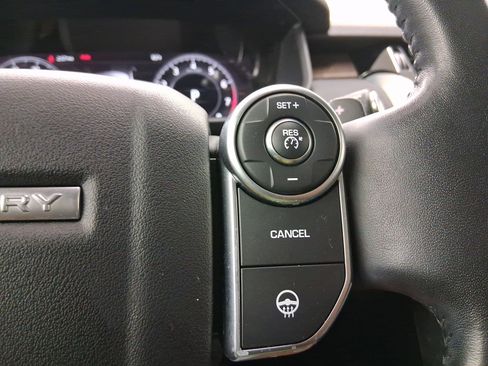 Used 2018 Land Rover Discovery HSE image 23