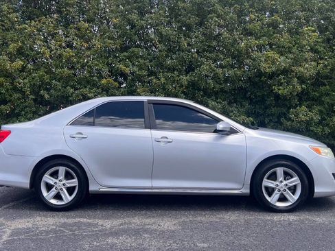 Used 2014 Toyota Camry LE image 8
