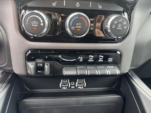 New 2026 RAM 1500 Big Horn AWD/4WD image 16