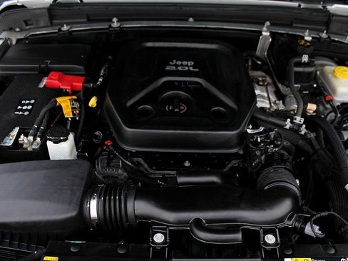 Used 2022 Jeep Wrangler Unlimited Rubicon w/ Cold Weather Group image 10