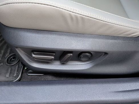 Used 2025 Toyota Camry SE image 13