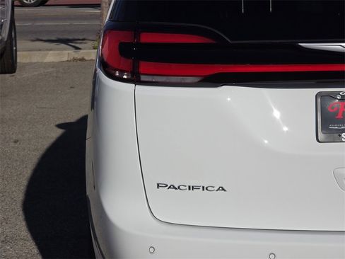 New 2026 Chrysler Pacifica Select image 6