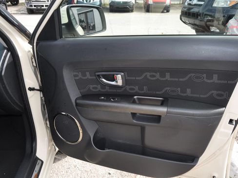 Used 2013 Kia Soul + FWD image 13