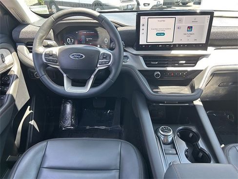 Used 2025 Ford Explorer Active w/ Active Comfort Package image 4