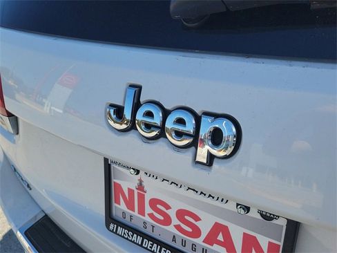 Used 2017 Jeep Grand Cherokee Overland image 8