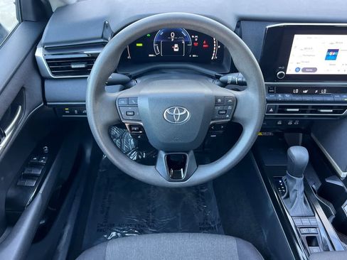 Used 2025 Toyota Camry LE image 14
