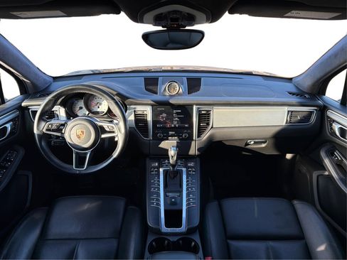 Used 2017 Porsche Macan Turbo image 35