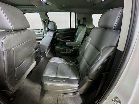 Used 2019 Chevrolet Suburban Premier RWD image 15