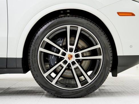 New 2026 Porsche Cayenne image 28