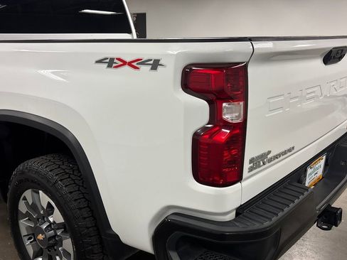 Used 2022 Chevrolet Silverado 2500 Custom w/ Custom Convenience Package AWD/4WD image 14