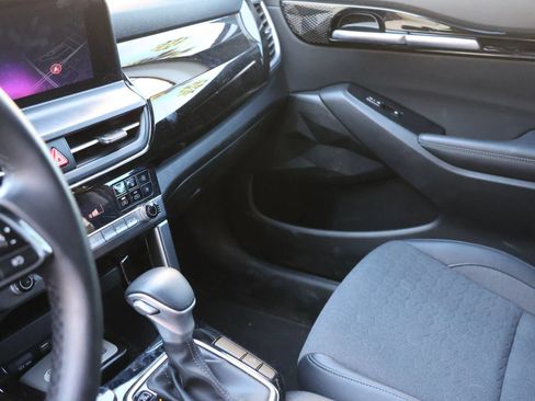 Used 2025 Kia Seltos S FWD image 11