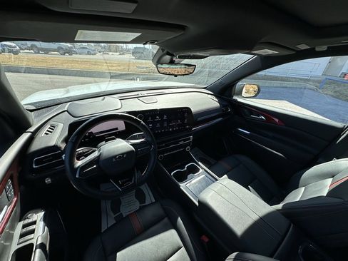 Used 2024 Chevrolet Traverse RS image 11