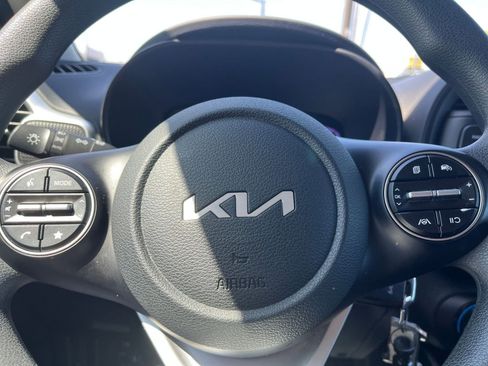 Used 2025 Kia Soul LX w/ LX Technology Package FWD image 28