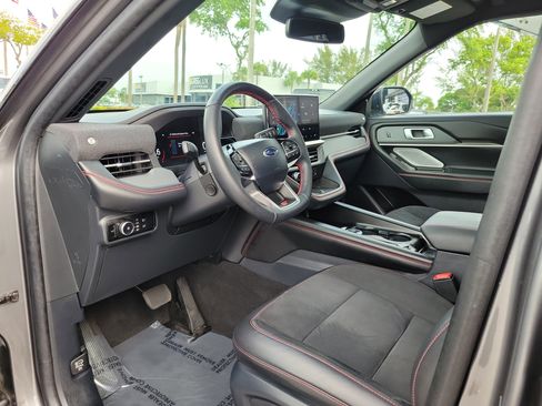 Used 2025 Ford Explorer ST AWD/4WD image 18