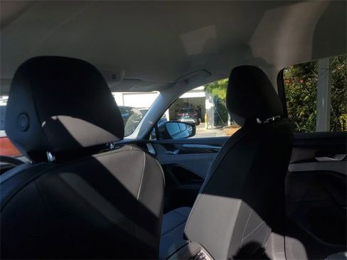 New 2025 Volkswagen Tiguan SE image 11