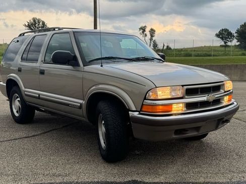 Used 2001 Chevrolet Blazer LT w/ Preferred Equipment Group AWD/4WD image 9