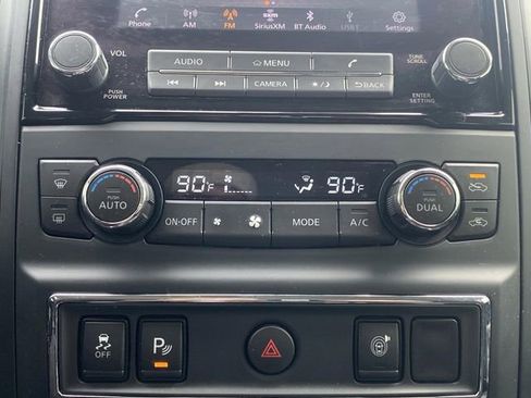 Used 2024 Nissan Titan SV w/ SV Convenience Package image 18