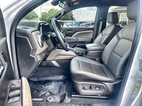Used 2024 Chevrolet Colorado ZR2 w/ ZR2 Convenience Package III AWD/4WD image 13