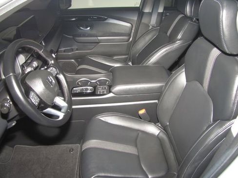 Certified 2025 Honda Pilot Touring image 9