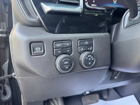 Used 2025 Chevrolet Silverado 1500 LT Trail Boss w/ Dark Appearance Package AWD/4WD image 31