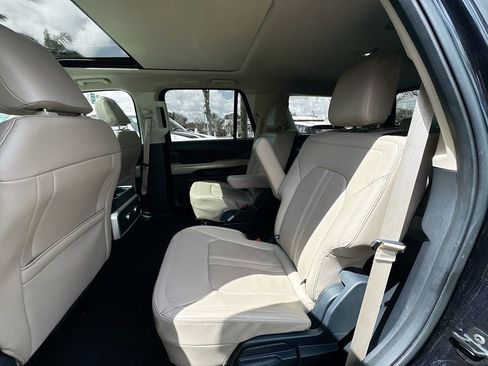 Used 2024 Ford Expedition Limited image 27