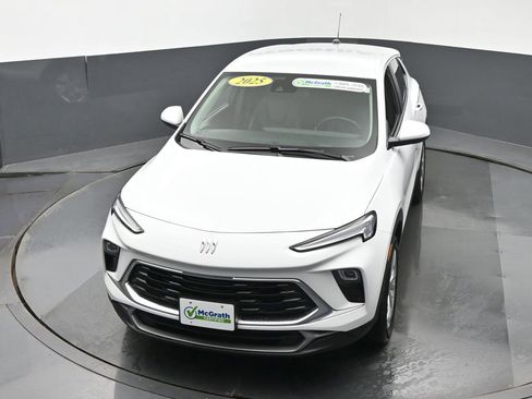 Used 2025 Buick Encore GX Preferred AWD/4WD image 22