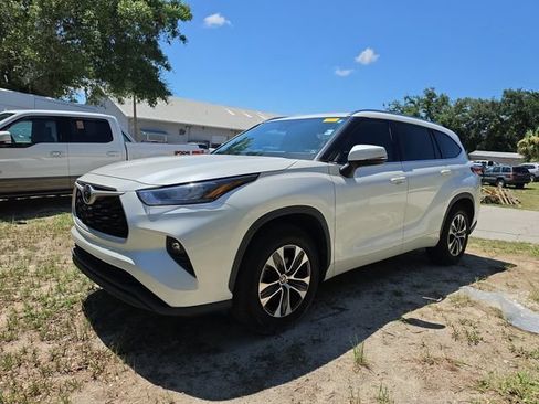 Used 2020 Toyota Highlander XLE FWD image 7